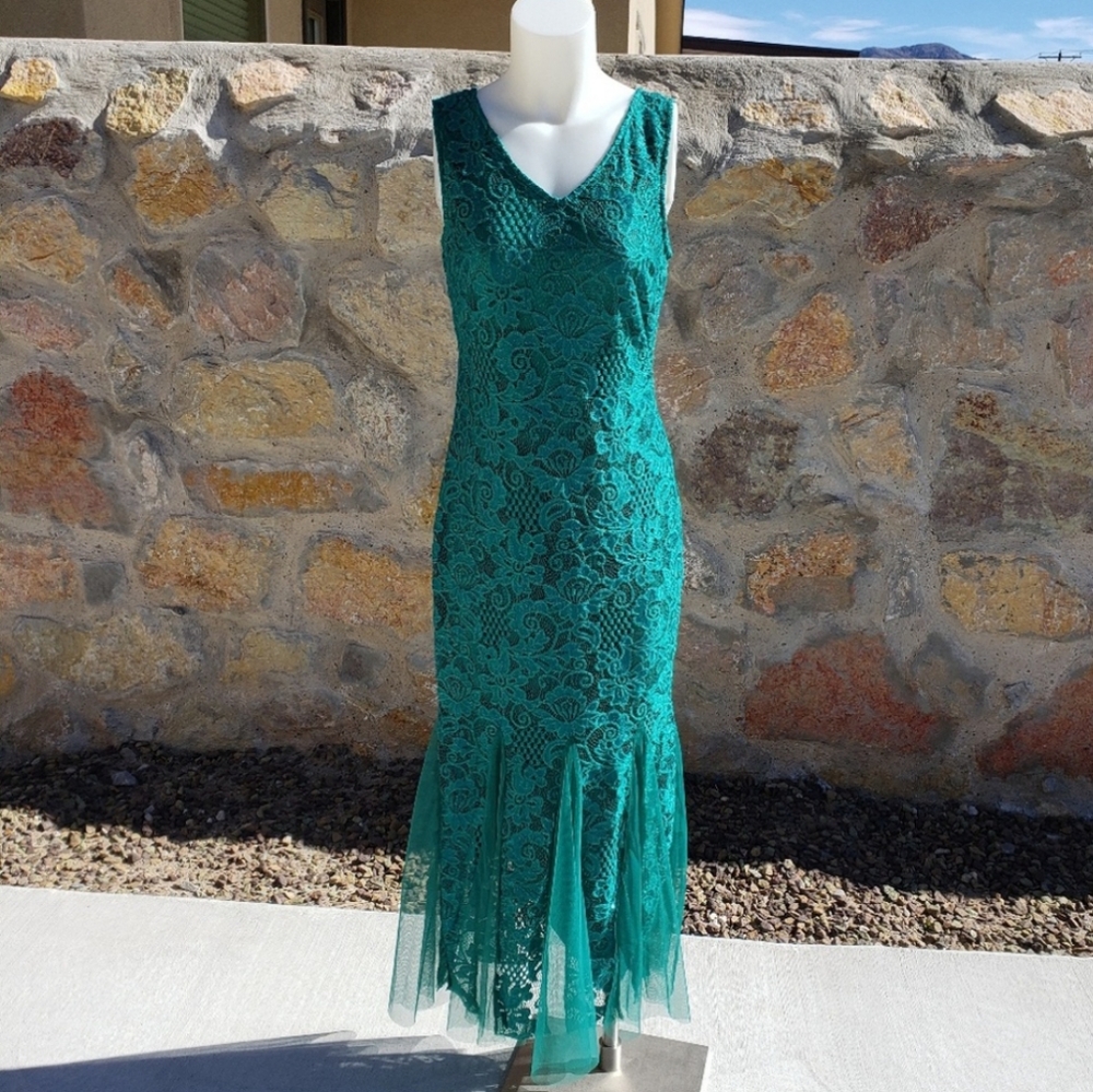 NWOT Green Lace Mermaid Formal Gown dress Size S
